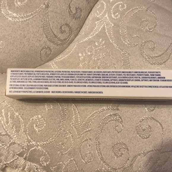 Tresluce liquid lip tint - Picture 3 of 6